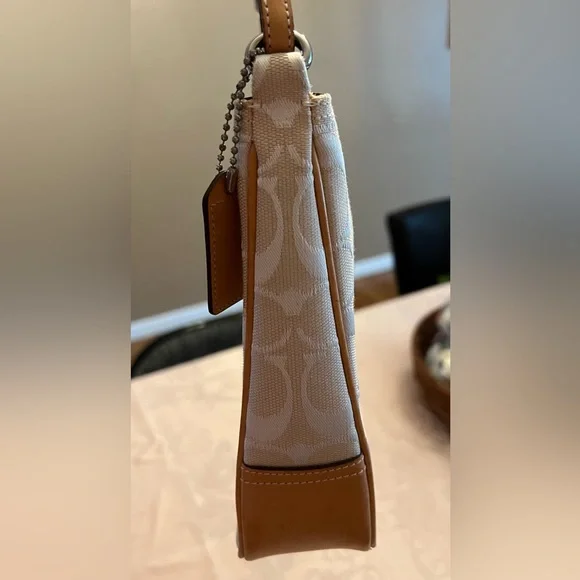 Coach Mini Shoulder Clip Bag, Light Brown, slightly used Signature Hampton #6091 - Picture 7 of 7